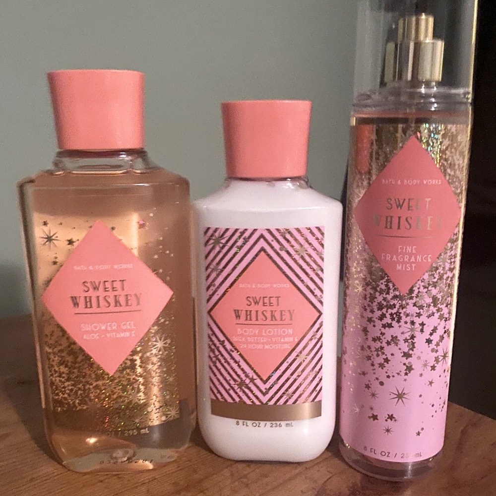 Bath & Body Works 2 pc sweet whisky bundle NEW 💖